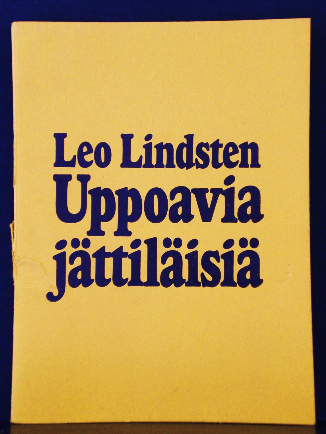 Leo Lindsten Uppoavia jättiläisiä. Runoja ja kronikoita (1973)