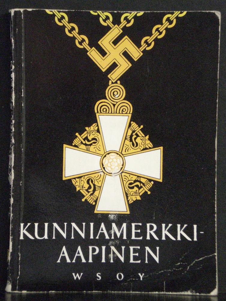 Jäntti, Lauri - Karnila, Chr.: Kunniamerkkiaapinen. Suomalaisten kunniamerkkien, ansio- ja palkitsemismerkkien sekä muistomitalien ja muistoristien käyttöopas