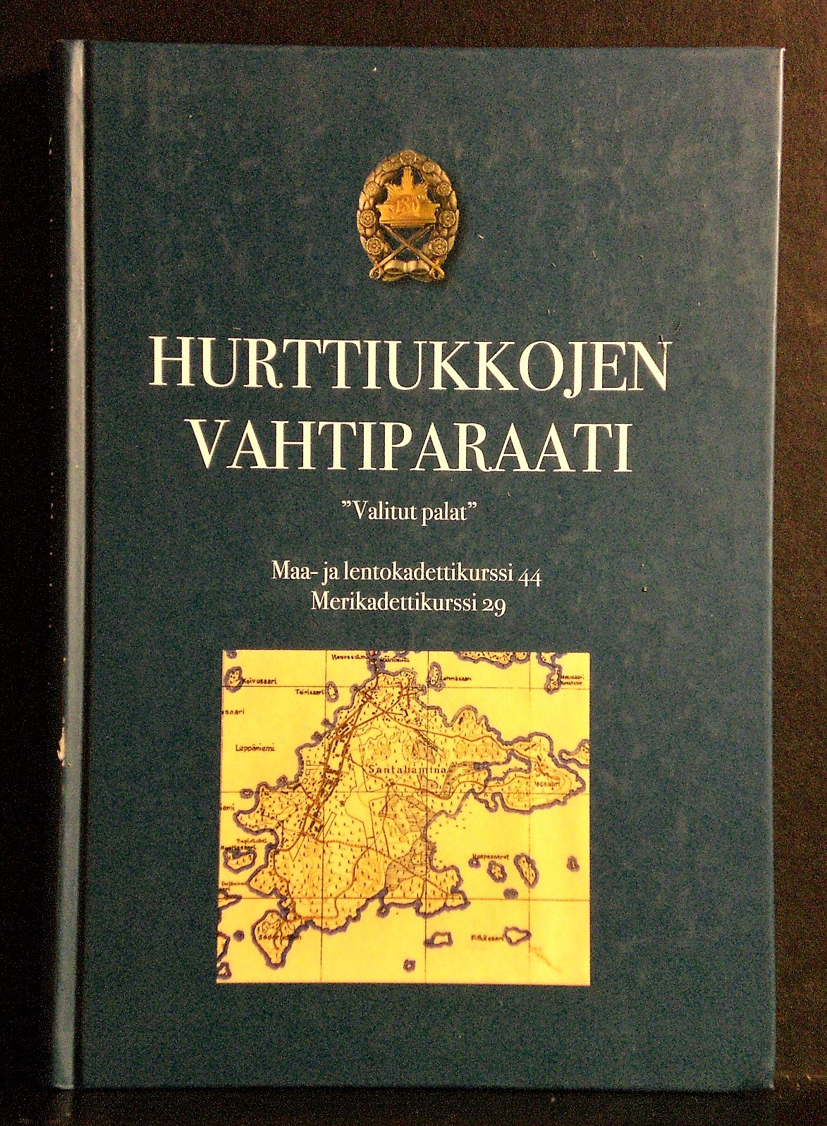 Hurttiukkojen vahtiparaati eli Maa- ja lentokadettikurssi 44 sekä Merikadettikurssi 29 muistelevat aikoja, jolloin Isänmaa tarvitsi heitä