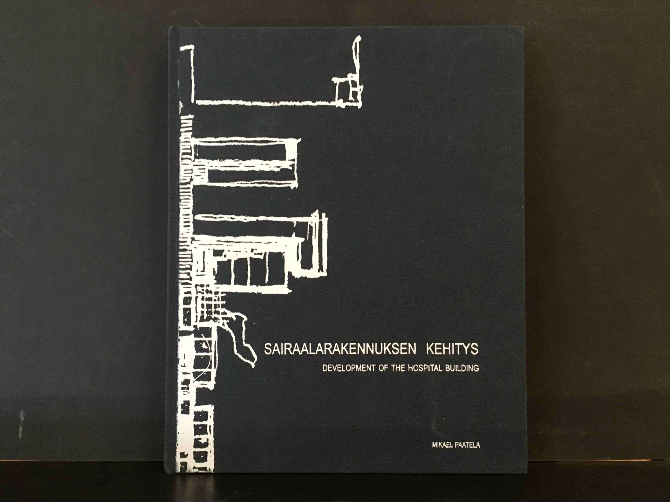 Paatela, Mikael: Sairaalarakennuksen kehitys. Development of the hospital building