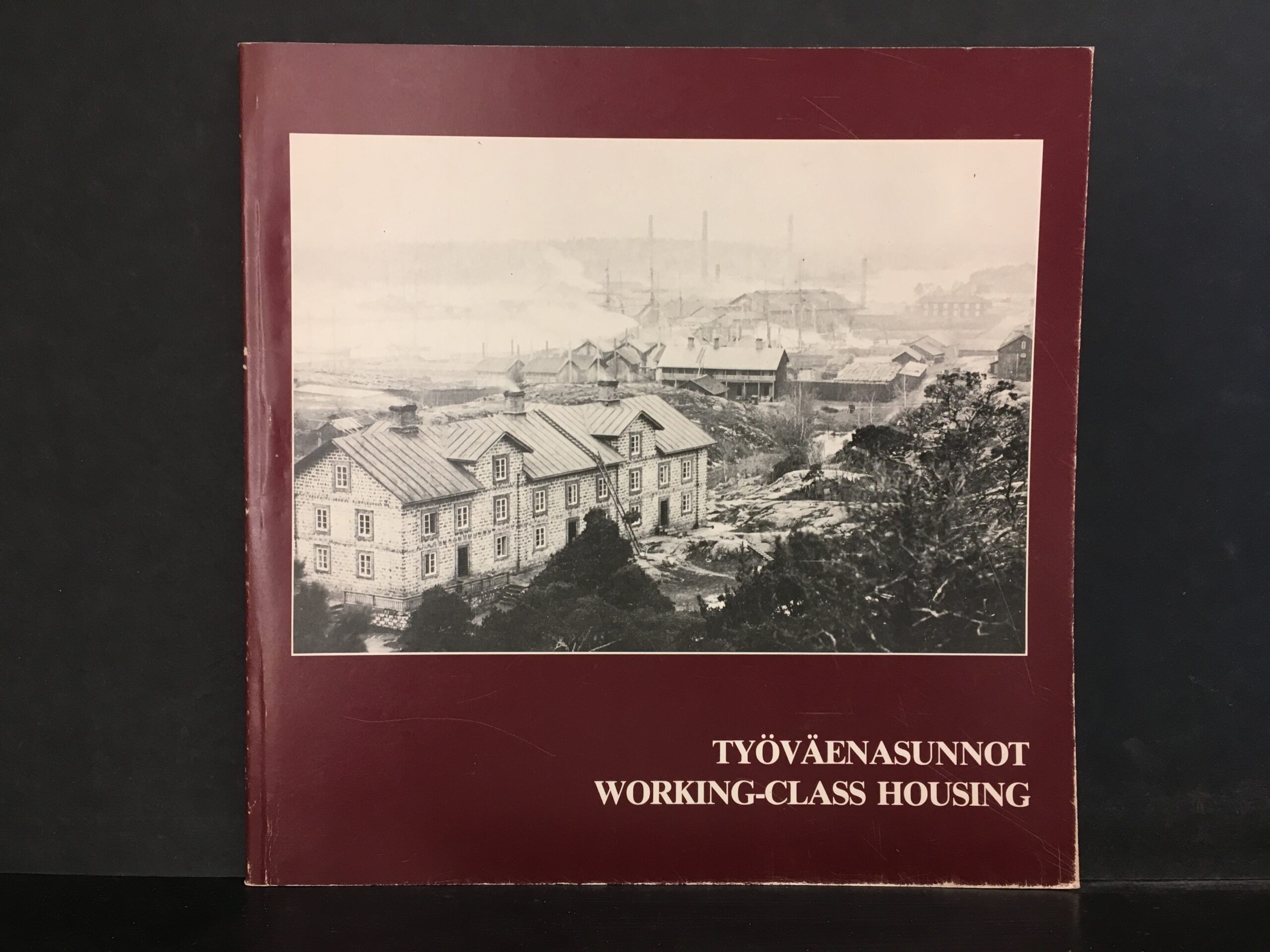Työväenasunnot. Working-class housing (1981)